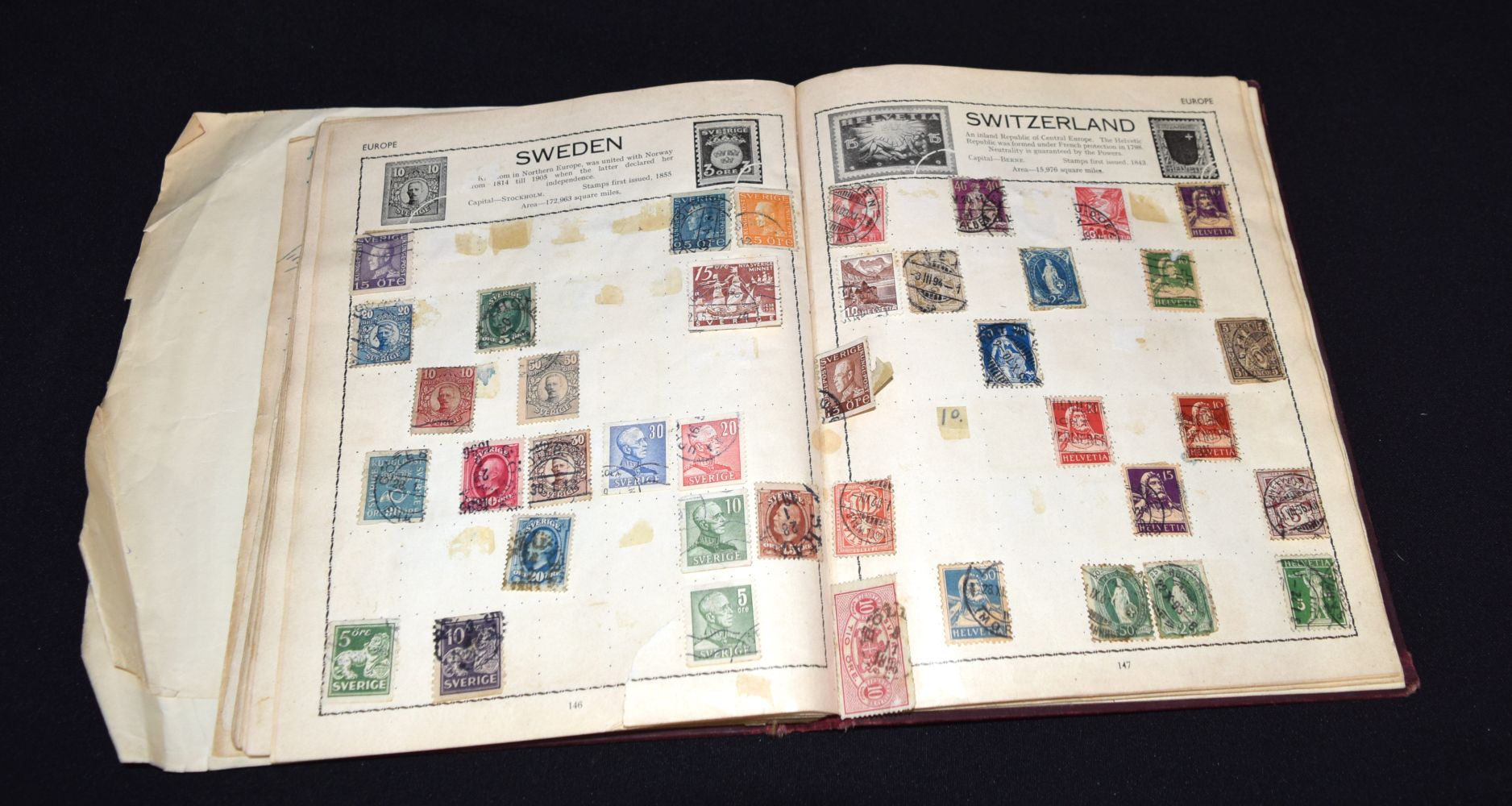 A stamp album containing world wide stamps. (Qty) - Bild 5 aus 7