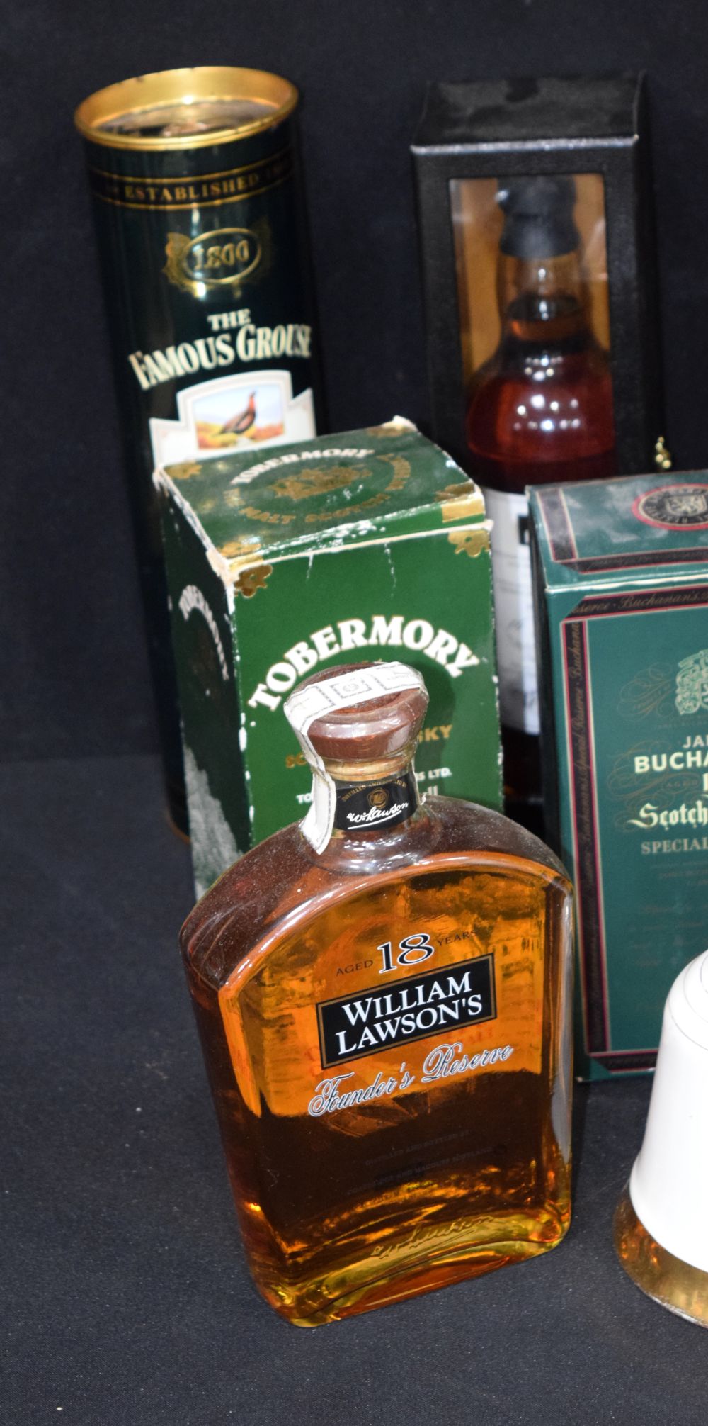 A collection of Whisky Buchanans, Glenfiddich, William Lawson, Glenrothes etc (16). - Image 2 of 5