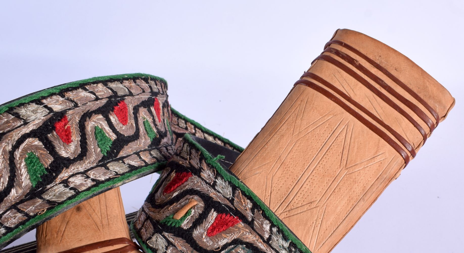 TWO LATE 19TH CENTURY MIDDLE EASTERN OMANI CARVED RHINOCEROS HORN JAMBIYA DAGGERS with silk and leat - Image 18 of 18