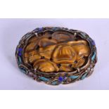 AN EARLY 20TH CENTURY CHINESE SILVER ENAMEL AND AGATE BROOCH Late Qing/Republic. 4.75 cm x 3.25 cm.