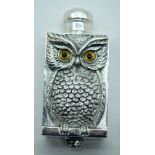 A silver scent bottle in the form of an owl 50.5g 6.5cm.
