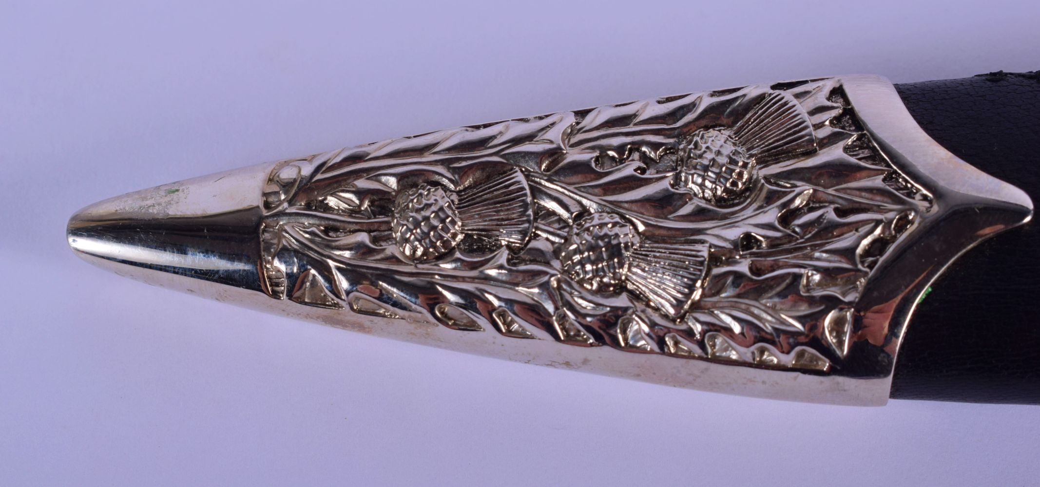 A SCOTTISH WHITE METAL MOUNTED CITRINE DIRK DAGGER with thistle overlaid leather scabbard. 44 cm lon - Image 5 of 7