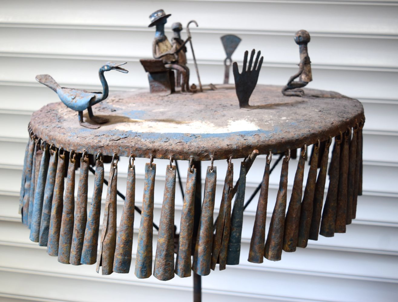 An African tribal Fon Asen metal altar from the Hendrick de Roy Collection. 148 x 54cm - Image 4 of 6