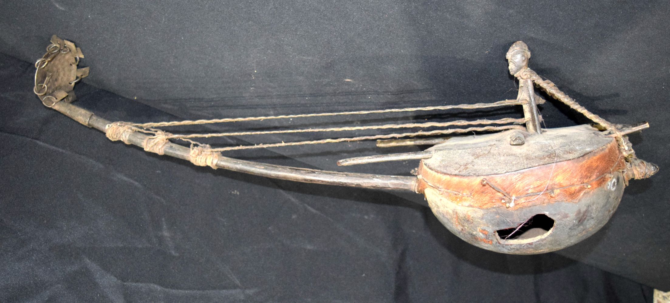 An African tribal Senufo Korboli hunters musical instrument. 76cm - Image 3 of 5