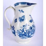 AN 18TH CENTURY CAUGHLEY BLUE AND WHITE PORCELAIN JUG printed with parrots pecking fruit. 19 cm high