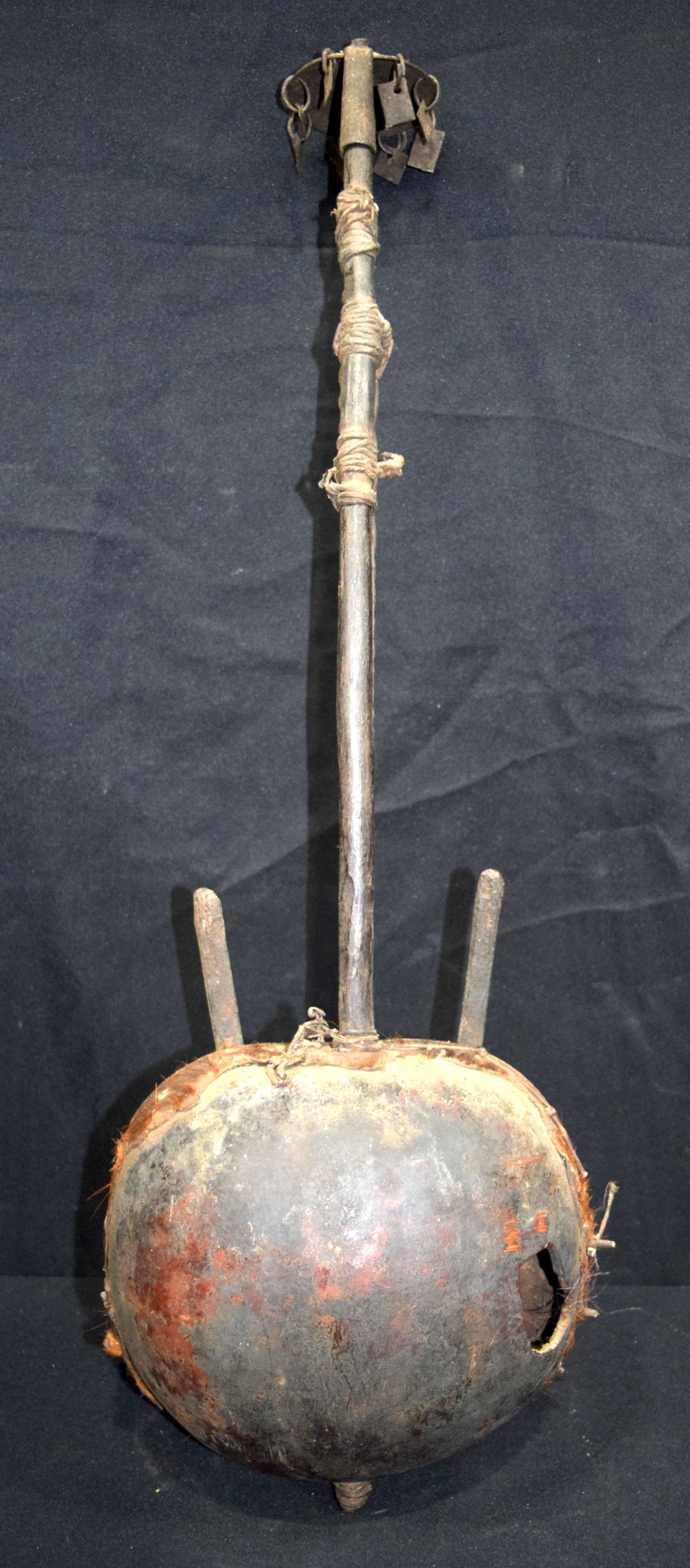 An African tribal Senufo Korboli hunters musical instrument. 76cm - Image 2 of 5