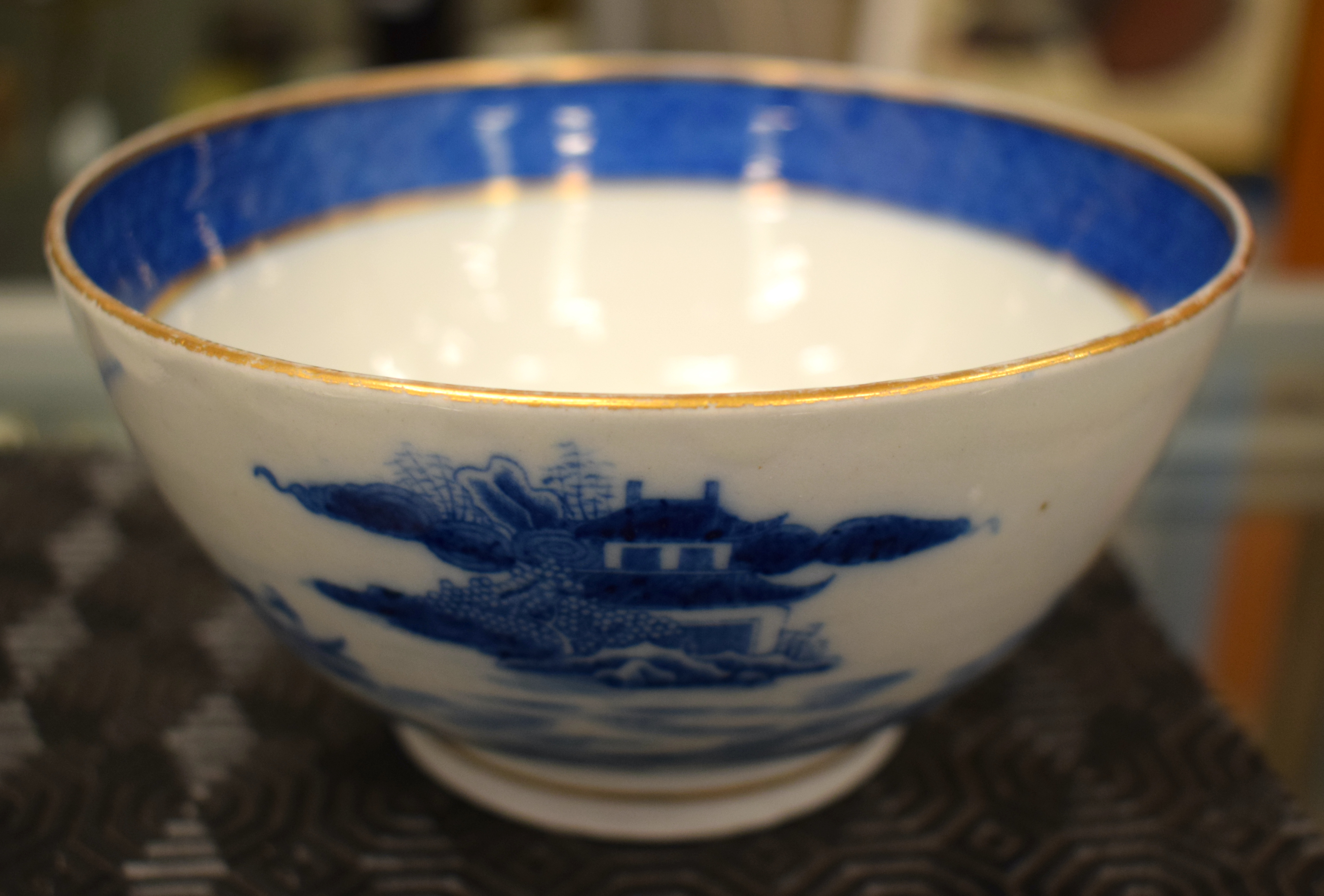 THREE LATE 18TH CENTURY CAUGHLEY BLUE AND WHITE CUPS, with a Caughley Fenced Garden Pattern Saucer - Image 3 of 12