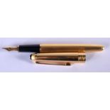 A CIRCA 1995 GOLD MONTBLANC MEISTERSTÜCK SOLITAIRE, BARLEY ENGINE-TURNED FOUNTAIN PEN WITH 14CT GOLD