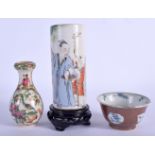 AN EARLY 20TH CENTURY CHINESE FAMIILLE ROSE PORCELAIN BRUSH POT Late Qing/Republic, together with a