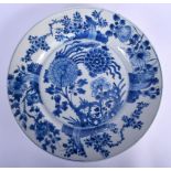 A 17TH/18TH CENTURY CHINESE BLUE AND WHITE PORCELAIN PLATE Kangxi/Yongzheng. 24.5 cm diameter.