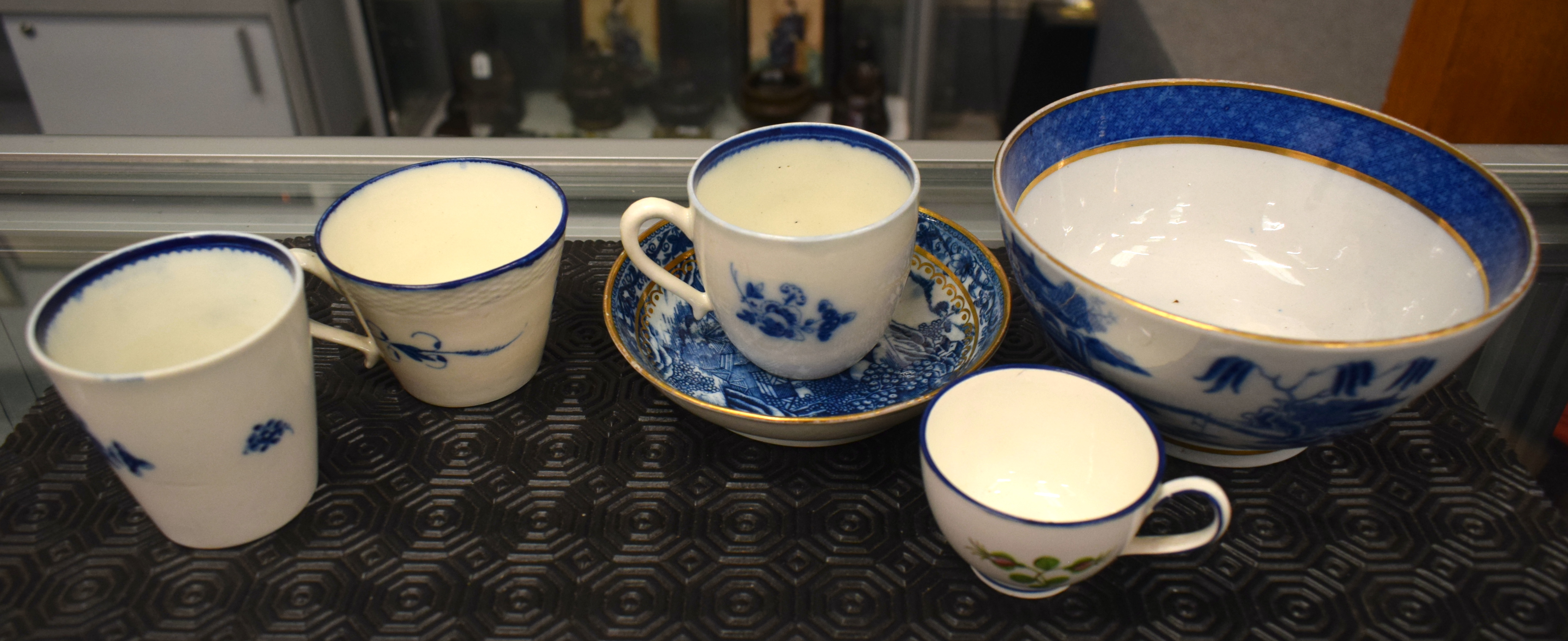 THREE LATE 18TH CENTURY CAUGHLEY BLUE AND WHITE CUPS, with a Caughley Fenced Garden Pattern Saucer