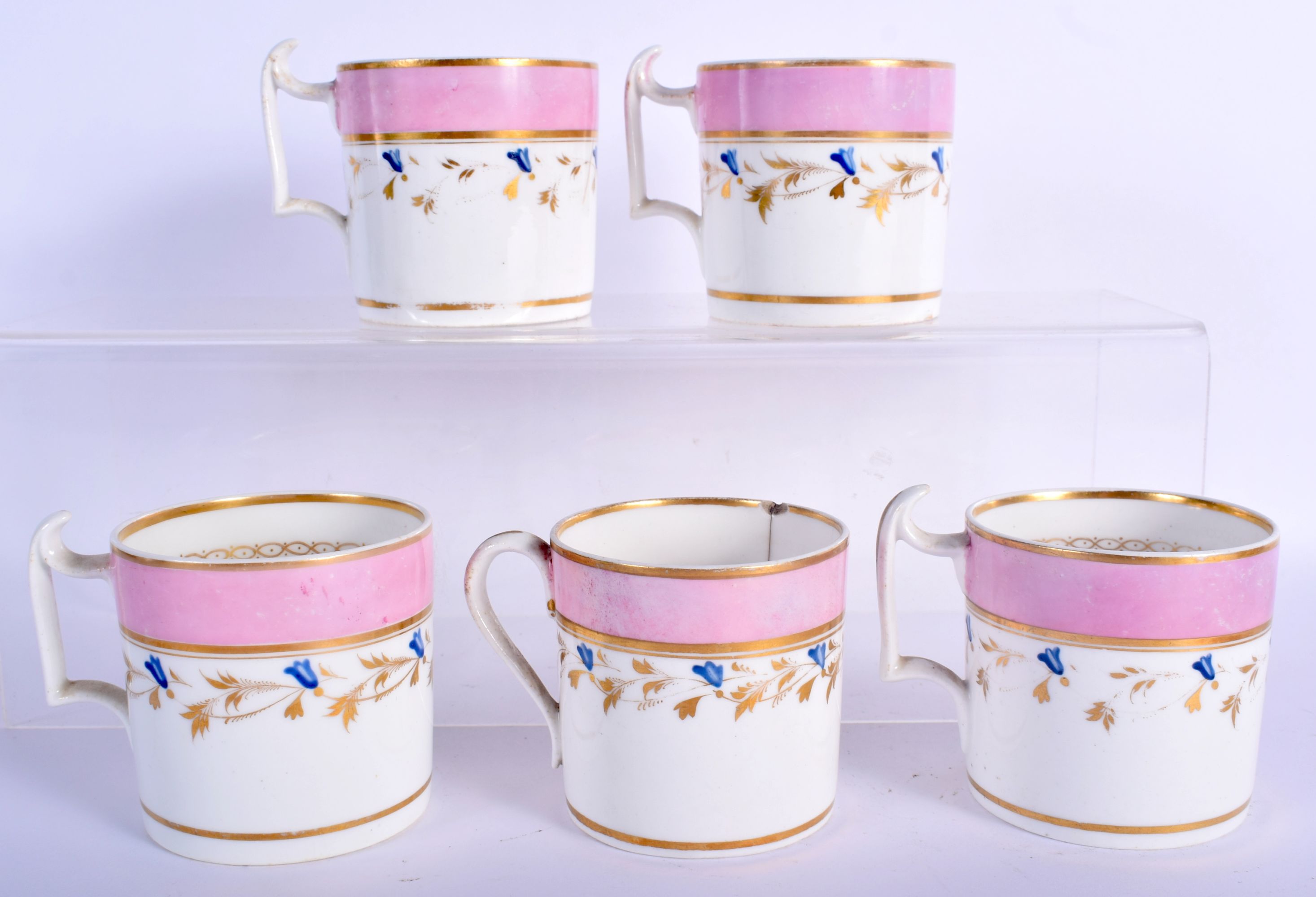 AN EARLY 19TH CENTURY DERBY SALMON GROUND PORCELAIN TEASET painted with blue and gilt scrolls. Large - Image 9 of 15