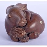 A JAPANESE CARVED WOOD RABBIT. 6cm high, 7.5cm wide