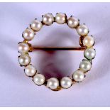 AN ANTIQUE GOLD AND SEED PEARL BROOCH. 2.1cm diameter, weight 2.53g