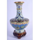 AN EARLY 20TH CHINESE CLOISONNE ENAMEL VASE Late Qing/Republic. Vase 19 cm high.