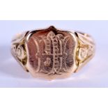 AN ANTIQUE 9CT GOLD SIGNET RING. Size W, weight 10.96g