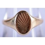 AN ANTIQUE 9CT GOLD SIGNET RING. Size P/Q, weight 2.74g