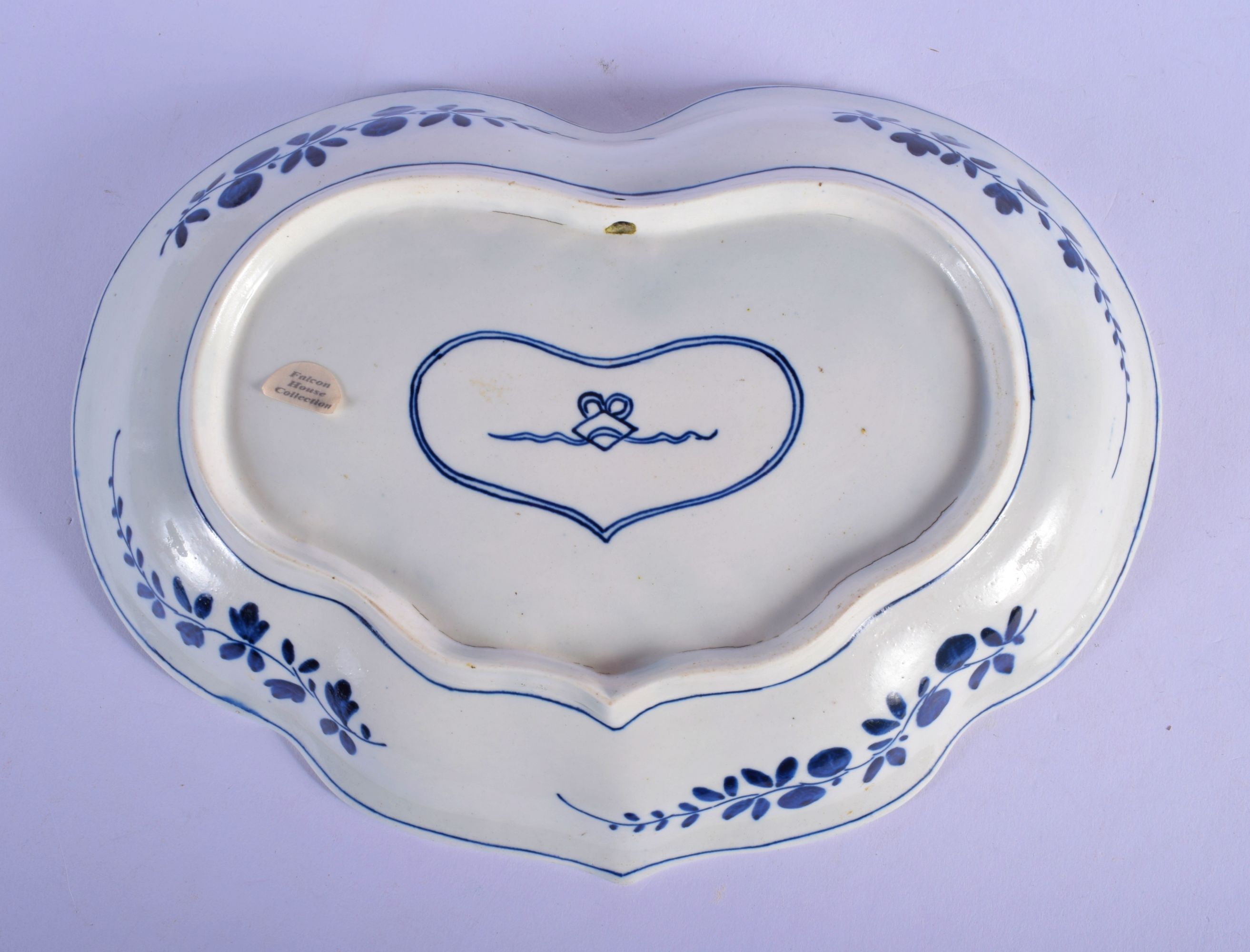 Worcester kidney-shaped dish decorated with the K'ang Hsi Lotus pattern with petal-shaped panels of - Bild 2 aus 2