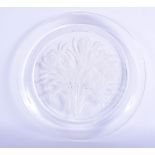 A FRENCH LALIQUE STYLE GLASS DISH. 20 cm diameter.
