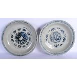 A PAIR OF 17TH CENTURY CHINESE BLUE AND WHITE BARBED DISHES Ming/Qing, painted with animals amongst