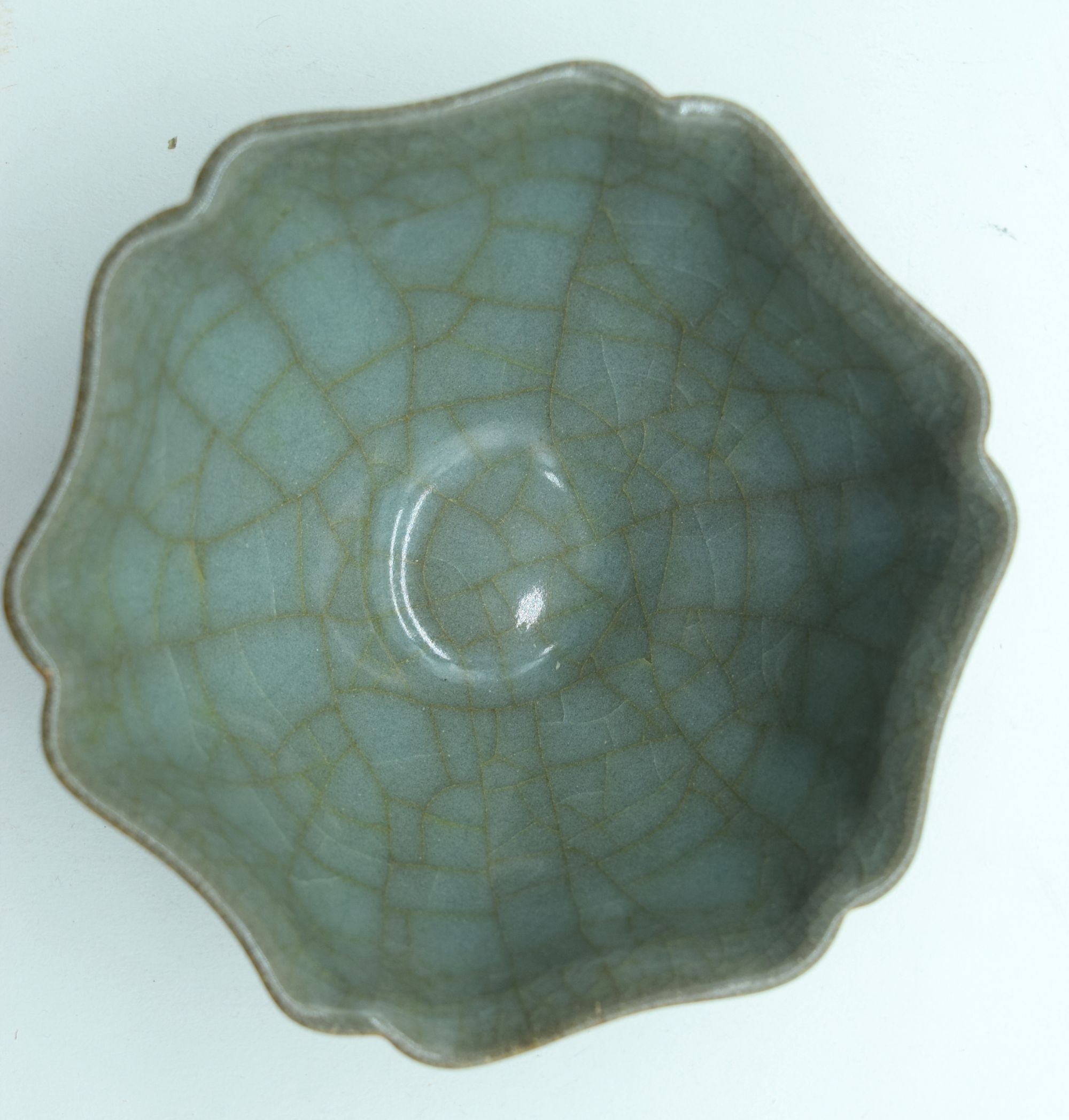 A small Chinese porcelain Celadon crackle glazed scalloped bowl 6 x 10 cm. - Image 3 of 4