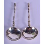 A PAIR OF 19TH CENTURY DUTCH SILVER SPOONS. 80 grams. 16 cm long.