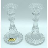 A pair of glass Baccarat candle sticks 23 cm (2).