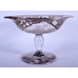 AN ART NOUVEAU SILVER OVERLAID GLASS PEDESTAL COMPORT decorated with foliage and vines. 12 cm x 15 c