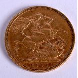 A VICTORIAN GOLD SOVEREIGN DATED 1900. 2.2cm diameter., weight 7.97g