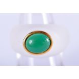 A CRYSTAL, GOLD AND JADE RING. Size M/N. Weight 6g