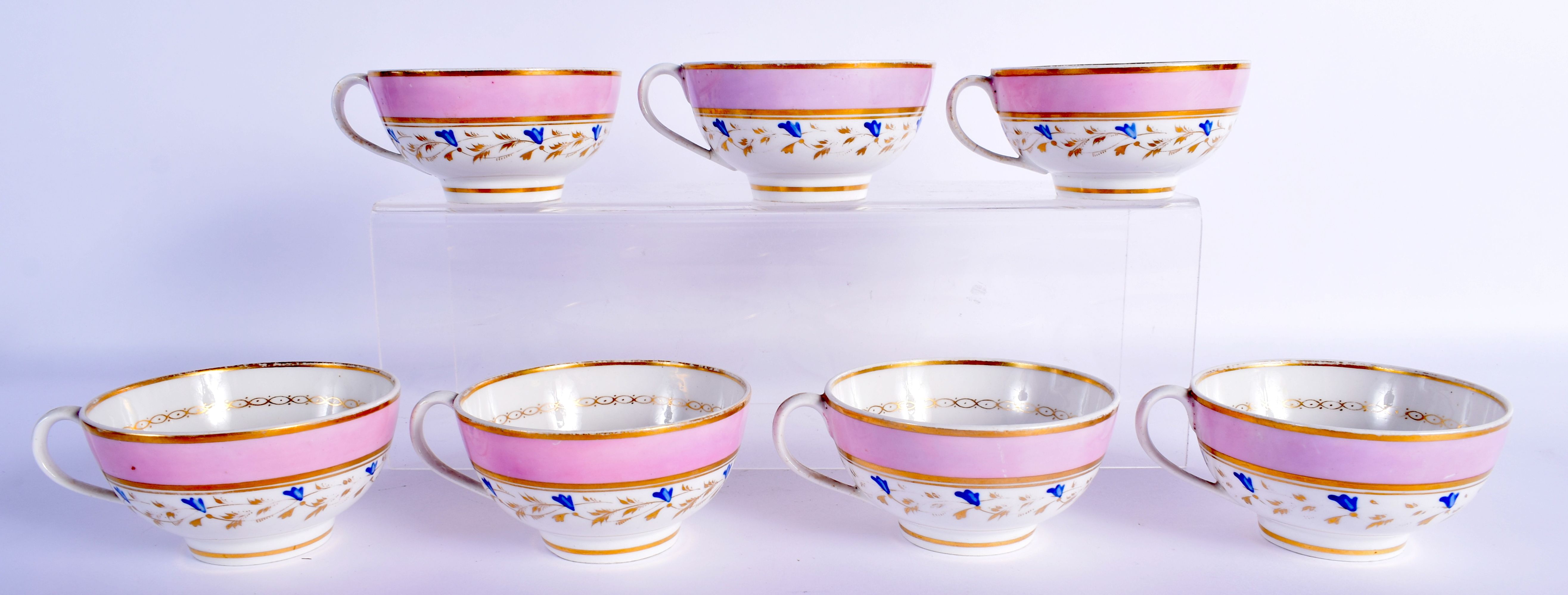AN EARLY 19TH CENTURY DERBY SALMON GROUND PORCELAIN TEASET painted with blue and gilt scrolls. Large - Image 13 of 15