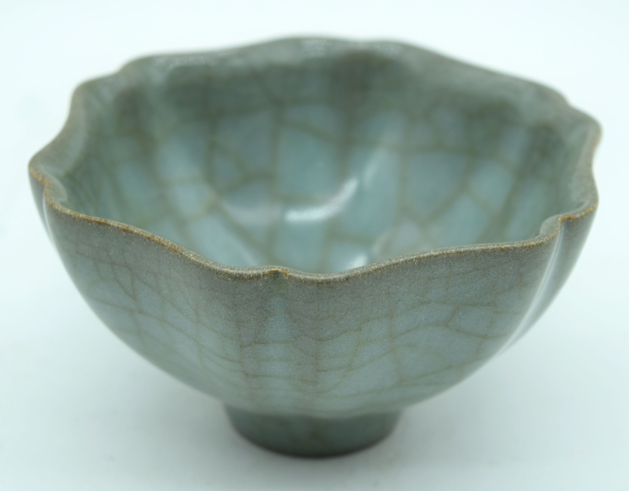 A small Chinese porcelain Celadon crackle glazed scalloped bowl 6 x 10 cm.