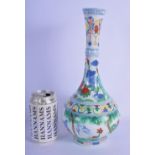 AN EARLY 20TH CENTURY CHINESE FAMILLE VERTE PORCELAIN VASE bearing Wanli marks to base, painted with