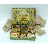 A vintage souvenir boxed set of assorted shell 14 x 10cm.