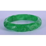 A CHINESE CARVED APPLE JADE BANGLE. Inside diameter 5.8cm, weight 56g