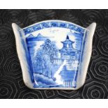 AN 18TH CENTURY DERBY BLUE AND WHITE PORCELAIN ASPARAGUS SERVER painted with buildings. 8.5 cm x 8 c