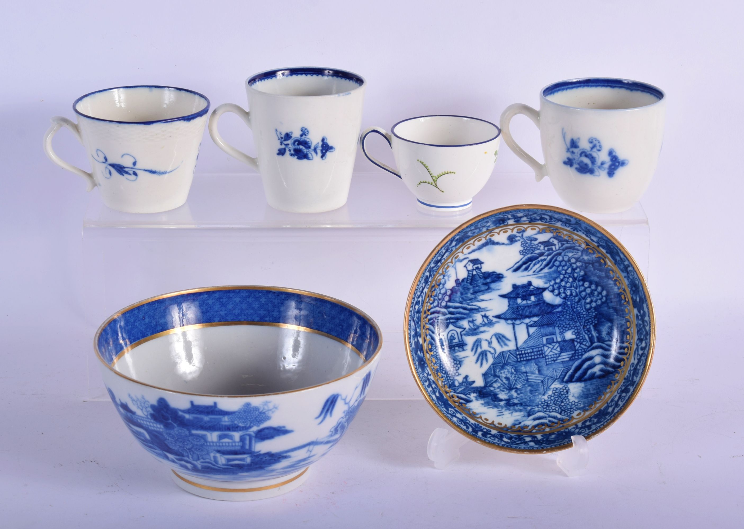 THREE LATE 18TH CENTURY CAUGHLEY BLUE AND WHITE CUPS, with a Caughley Fenced Garden Pattern Saucer - Image 12 of 12