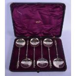 AN UNUSUAL BOXED SET OF VICTORIAN SILVER APOSTLE TYPE SPOONS. Edinbrugh 1872. 470 grams. 21 cm long.