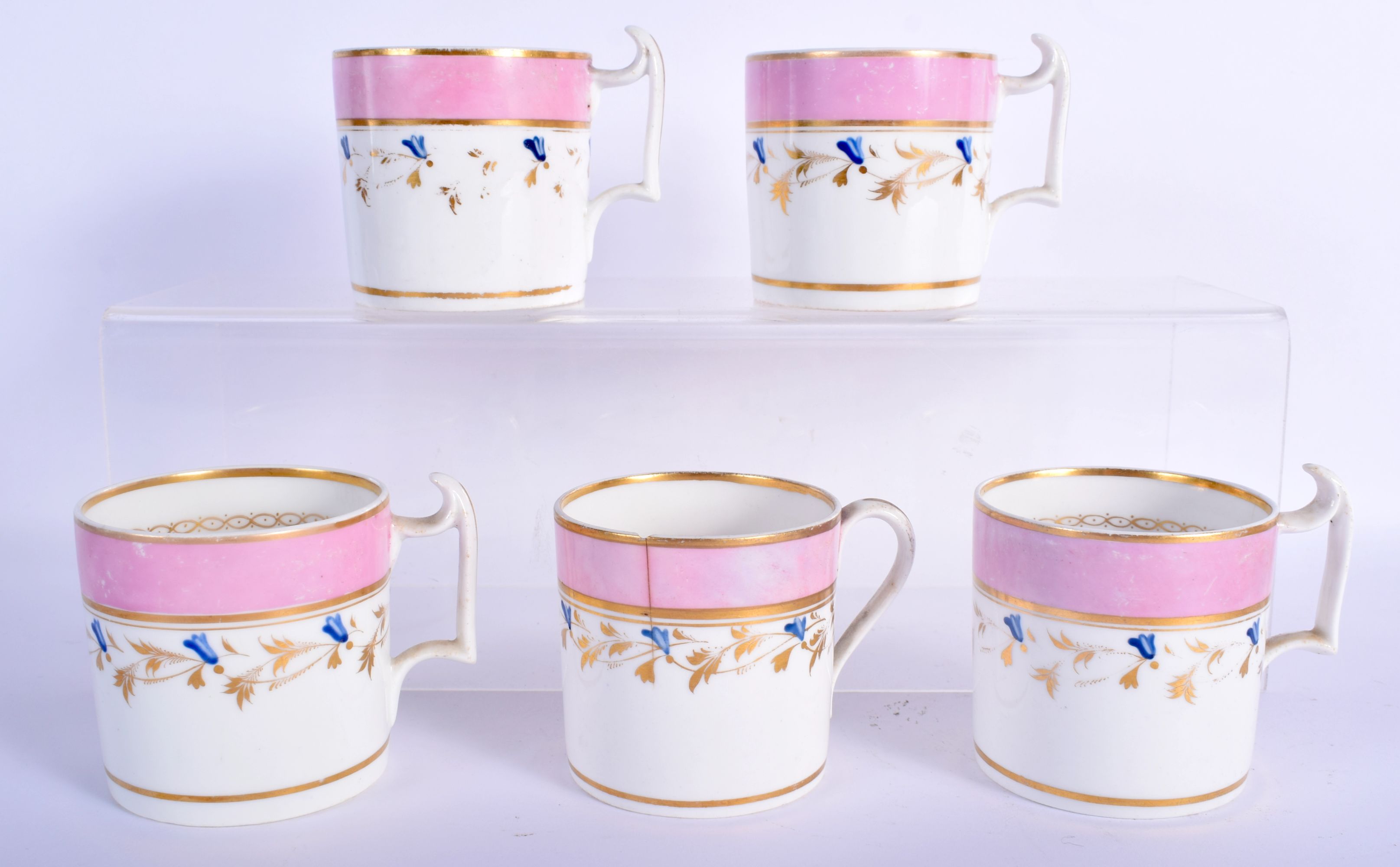 AN EARLY 19TH CENTURY DERBY SALMON GROUND PORCELAIN TEASET painted with blue and gilt scrolls. Large - Image 10 of 15