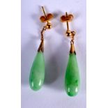 A PAIR OF GOLD AND JADE DROP EARRINGS. Length 3.9cm, weight 4.78g