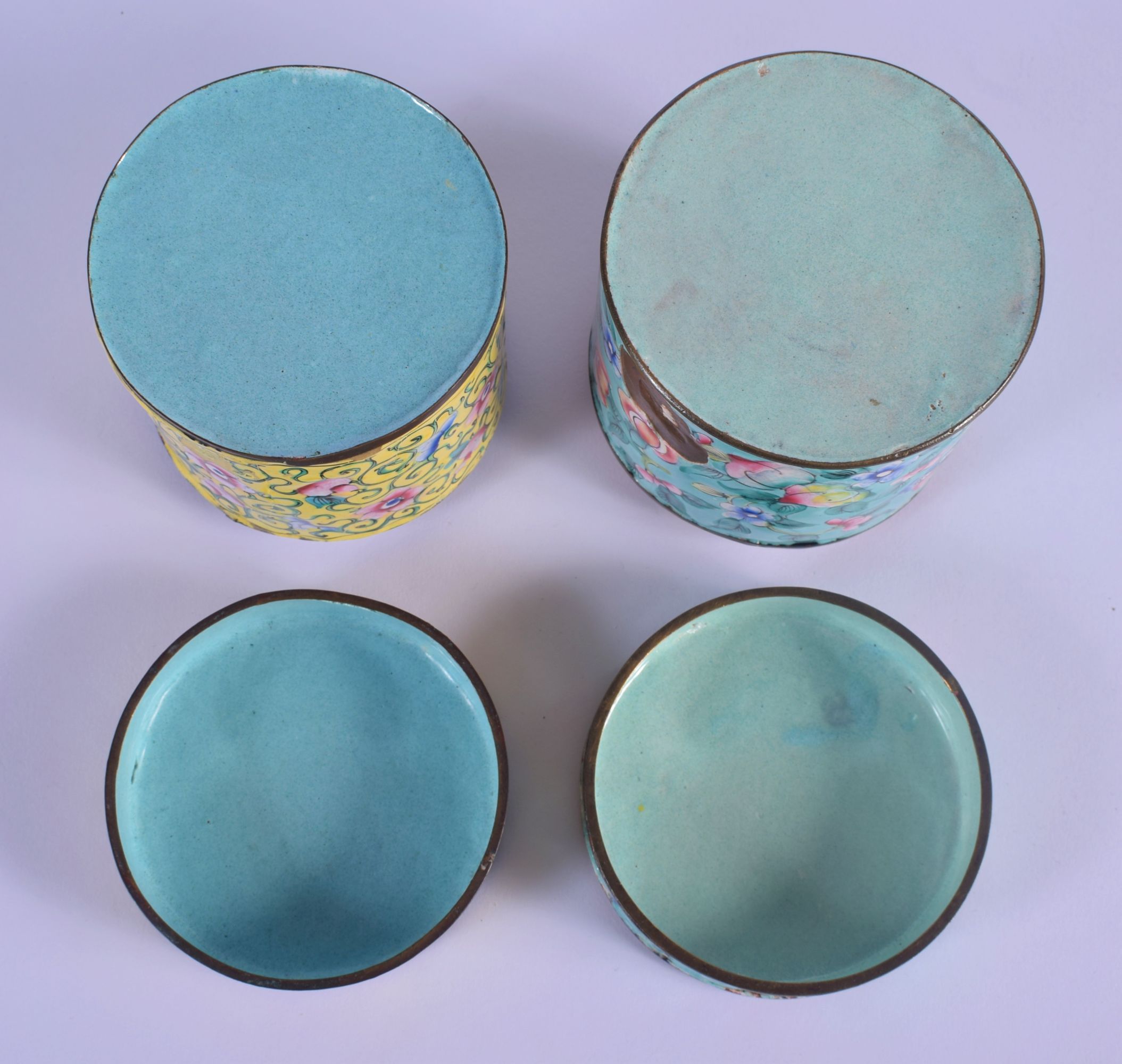 TWO LATE 19TH CENTURY CHINESE CANTON ENAMEL BOXES AND COVERS Qing. 9 cm x 6 cm. (2) - Image 4 of 4