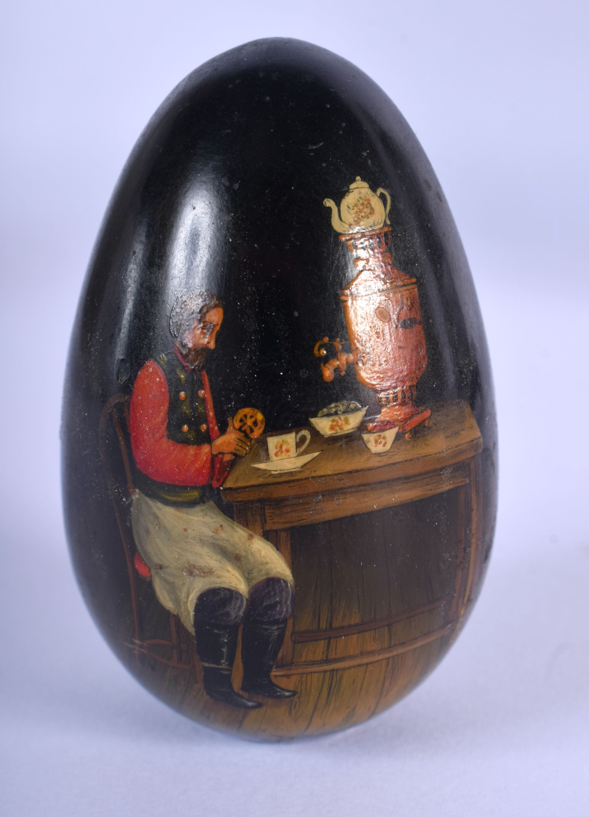 A RARE VINTAGE RUSSIAN EUROPEAN SUBJECT BLACK PAPIER MACHE EGG depicting a female and hound, togethe - Image 8 of 11