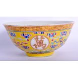 AN EARLY 20TH CENTURY CHINESE FAMILLE JAUNE PORCELAIN BOWL Late Qing/Republic. 12.5 cm diameter.