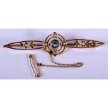 A GOLD, AQUAMARINE AND SEED PEARL PROPELLOR BROOCH. 6.5cm x 1.6cm, weight 4.22g