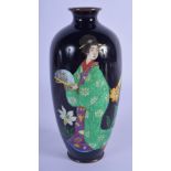 AN EARLY 20TH CENTURY JAPANESE MEIJI PERIOD CLOISONNE ENAMEL VASE decorated with a geisha. 16 cm hig