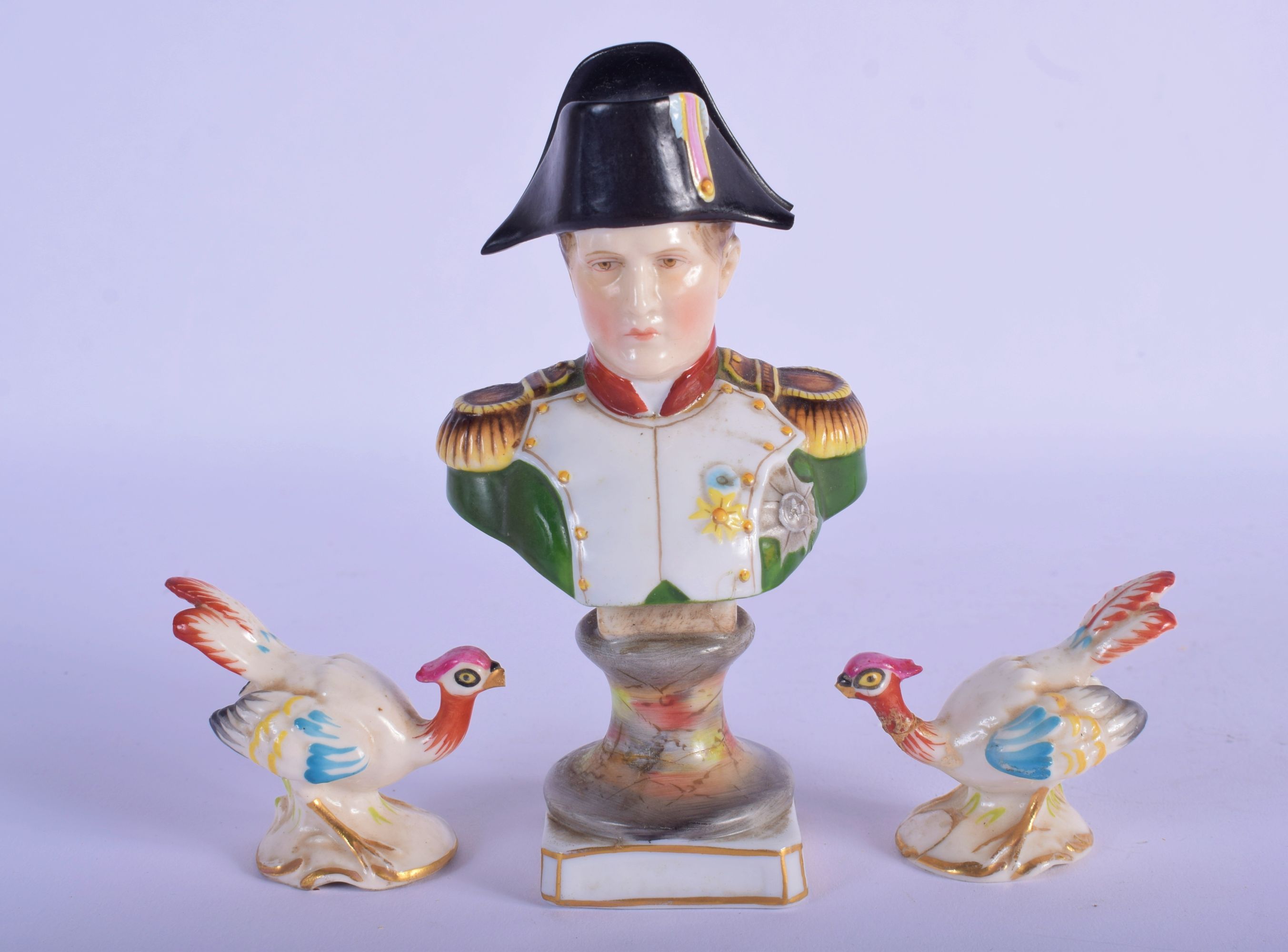 A PAIR OF 19TH CENTURY FRENCH SAMSONS OF PARIS PORCELAIN BIRDS together with a bust of Nelson. 12.5