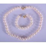 A 14CT PEARL NECKLACE WITH MATCHING BRACELET. Pearls 11mm diameter, Bracelet 18cm long, Necklace 46