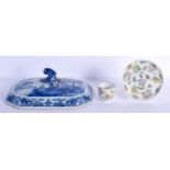 AN 18TH CENTURY CHINESE EXPORT BLUE AND WHITE PORCELAIN TUREEN COVER Qianlong, together with a famil