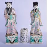 A PAIR OF CHINESE FAMILLE VERTE PORCELAIN FIGURES 20th Century, Kangxi style. 35 cm high.