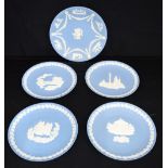 A set of Wedgwood Jasperware Christmas plates, together with another plate. 23cm (5)